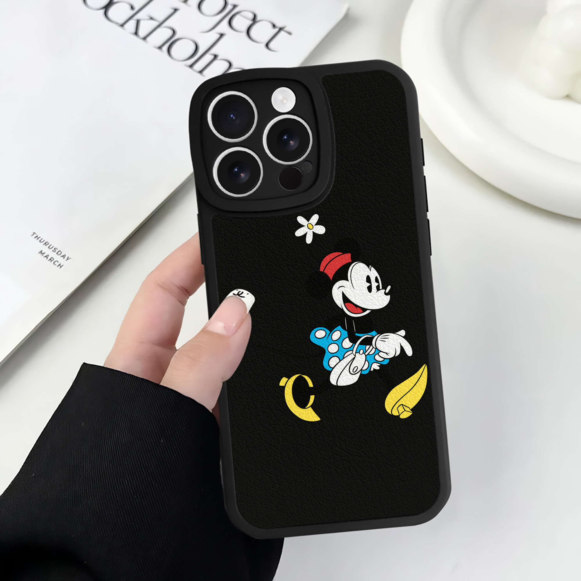 （画像用） ミッキーマウス Mickey Mouse 【iPhone 16シリーズ対応】シリコンスマホケース（レザー調） 材質：シリコン